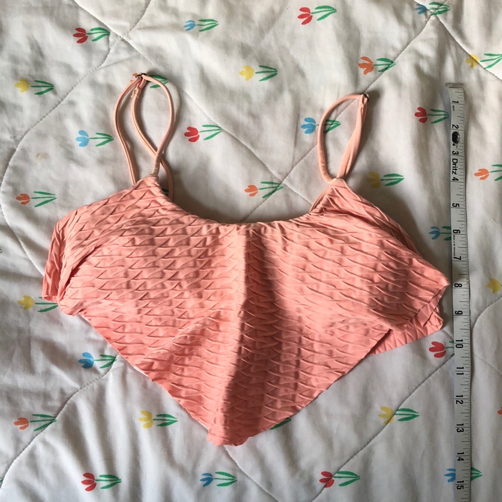 O’Neill flowy bikini top🍊